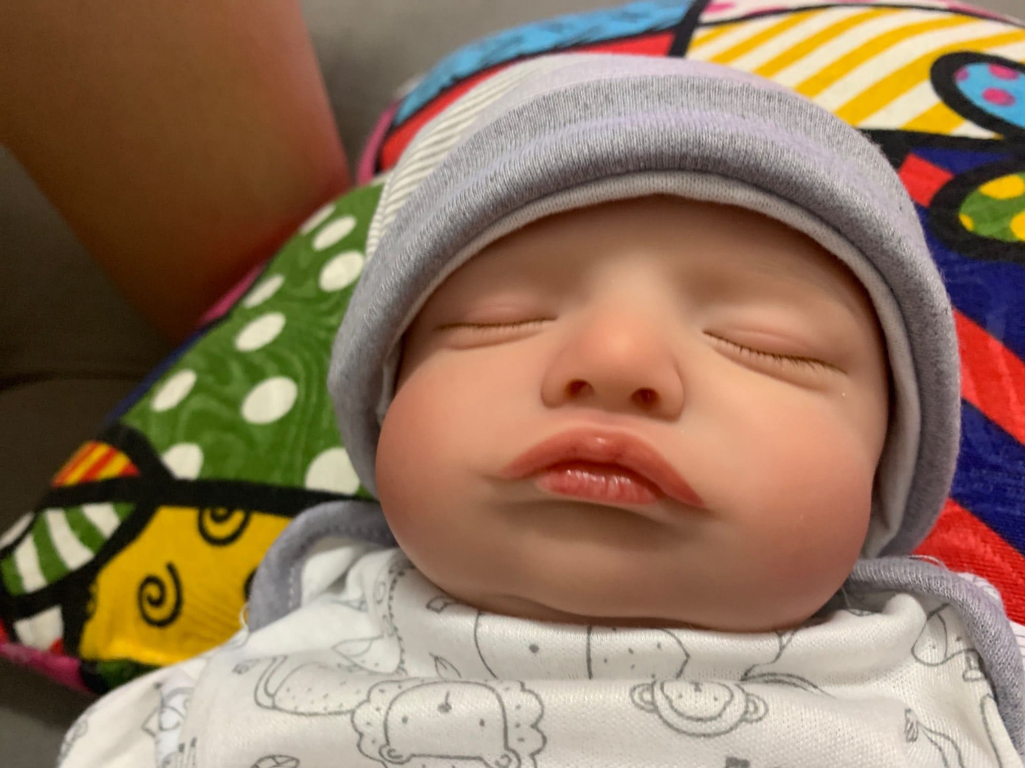 kit bebe reborn ashley con mofletes y cara gordita con ojos cerrados